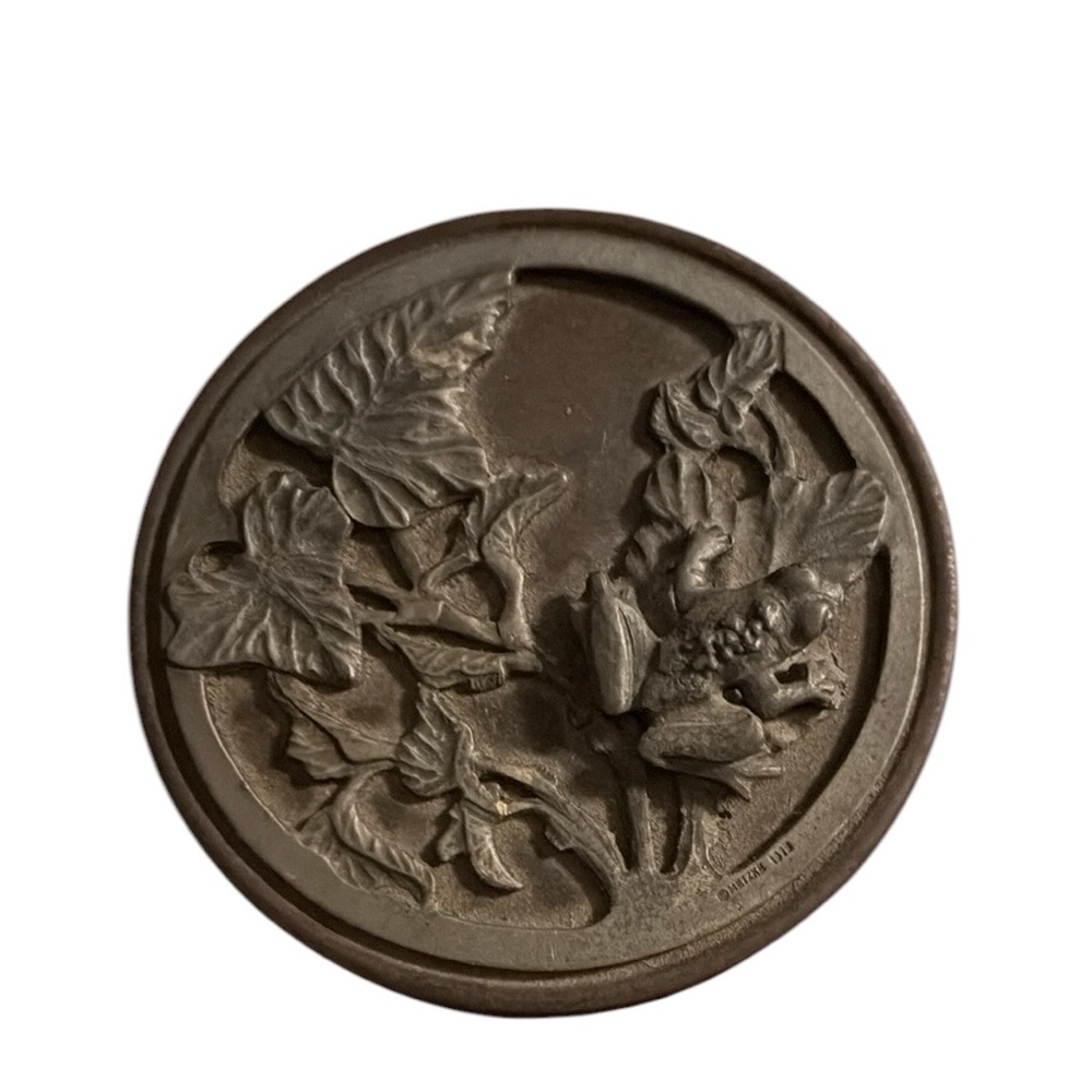 Metzke Frog and Lilly Pad Pewter Stash Trinket Box
